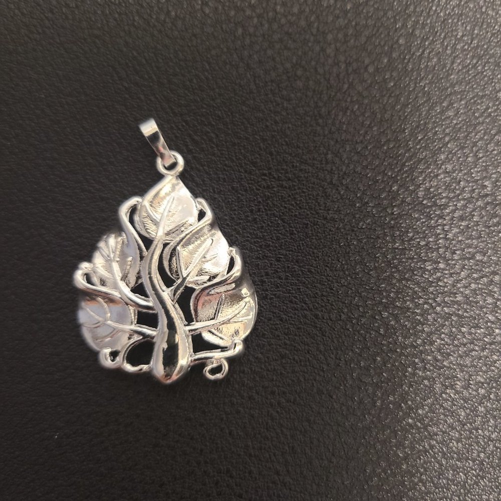 Silver leaf tree charm - Picture 13 of 16